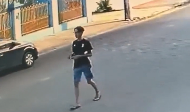 Assaltante aborda mulher em entrada de clínica de Manaus e ameaça: ‘Eu vou te furar!’; vídeo
