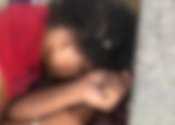 Veja: Paraquedista cai no hangar do Aeroclube de Manaus