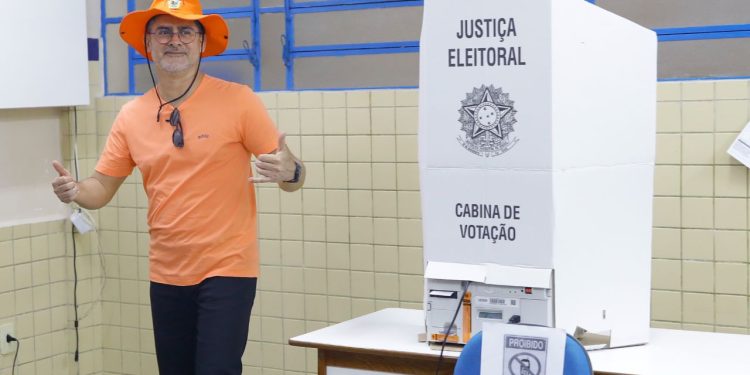 Liderando pesquisa, David Almeida é o candidato melhor avaliado para a Prefeitura em 2024