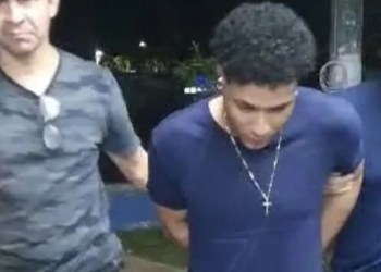 Jovem é preso após divulgar vídeos íntimos com a ex por vingança