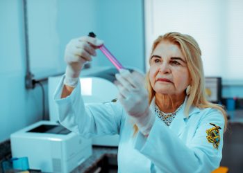 Pesquisadora do Amazonas cria cicatrizante à base de pó do guaraná e semente do açaí