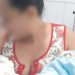 Mulher dá à luz a gêmeas e deixa uma bebê cair no vaso