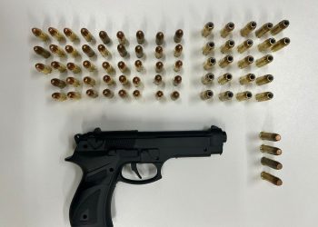 Em Manaus, aluna leva simulacro de pistola e munições do namorado traficante da amiga para aula