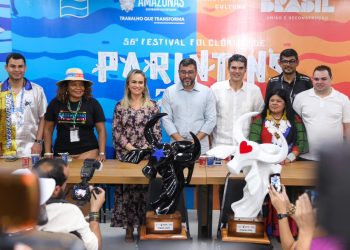 Ao lado de ministros, Wilson Lima prestigia abertura do 56º Festival Folclórico de Parintins