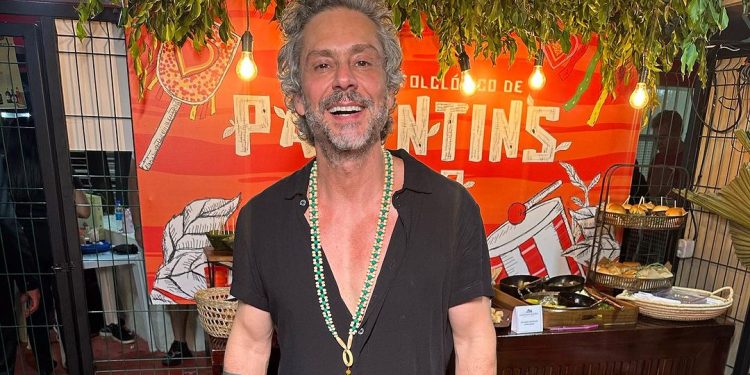 ‘É algo descomunal, as 7 maravilhas’, diz Alexandre Nero ao se despedir de Parintins