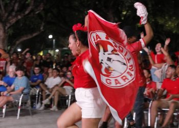 Transmissão do Festival de Parintins no Largo de São Sebastião é sucesso e hoje tem de novo