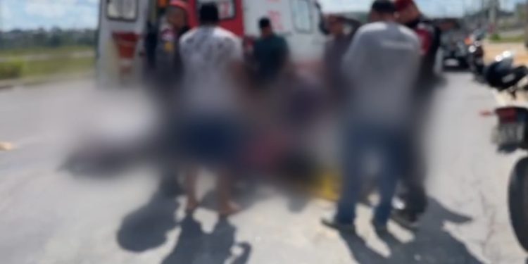 Policial militar fica ferido após sofrer acidente em avenida de Manaus