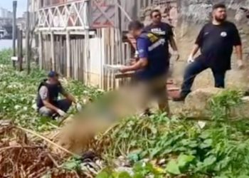 Imagem forte: homem é metralhado com 14 tiros às margens de igarapé em Manaus