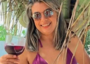 Mulher é morta a tiros em salão de beleza na frente da irmã