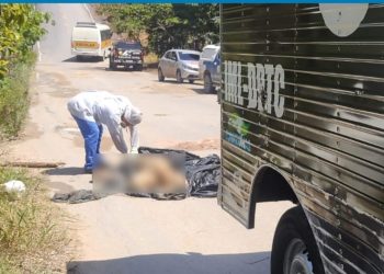 Sucateiros encontram cadáver sem perna dentro de geladeira em Manaus