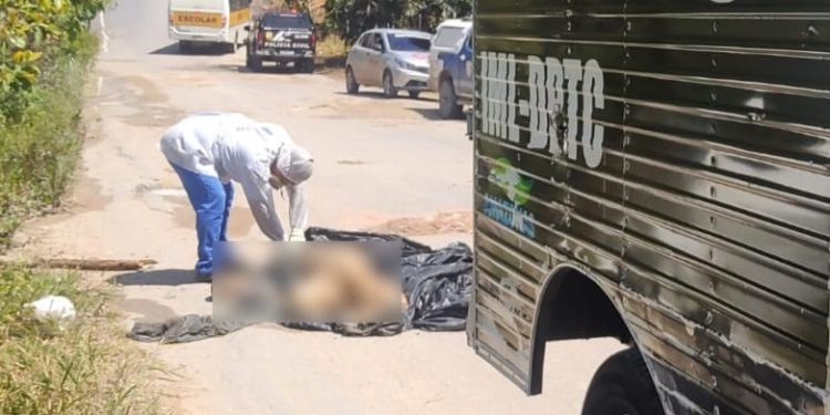 Sucateiros encontram cadáver sem perna dentro de geladeira em Manaus
