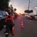 Carro fica a beira de abismo e idoso ferido após acidente na zona Leste