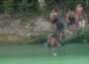 Banhistas se desesperam ao ver jovem morrendo afogado no Lago Azul