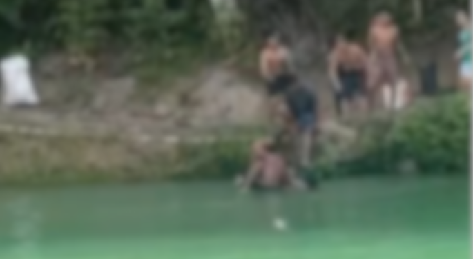 Banhistas se desesperam ao ver jovem morrendo afogado no Lago Azul