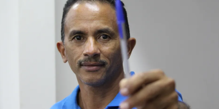 Dono da música “Caneta Azul” afirma que R$ 7 milhões sumiram de suas contas bancárias