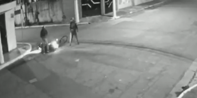 Entregador de app reage a assalto e acaba morto a tiros; vídeo