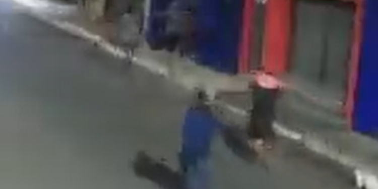 Loja no Centro de Manaus é saqueada por grupo criminoso de madrugada