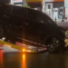 Condutor fica ferido ao colidir carro em poste na Torquato Tapajós