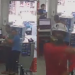 Morrendo de medo, funcionárias se abraçam durante assalto em loja no Cidade de Deus; vídeo