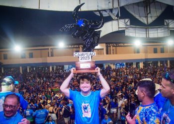Caprichoso comemora título no Sambódromo com Bar do Boi só para bicampeões