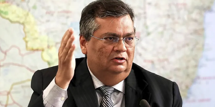 Ministro Flávio Dino determina transferência de 13 faccionados para presídios federais