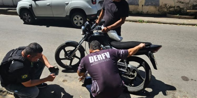 Em Manaus, polícia prende mecânico com motos adulteradas