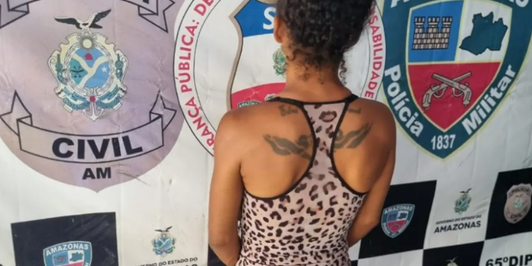 Mulher mata o marido a facadas no Amazonas e chama a polícia