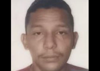 A caminho de casa com a esposa e a filha, jovem é morto a tiros em Rio Preto da Eva