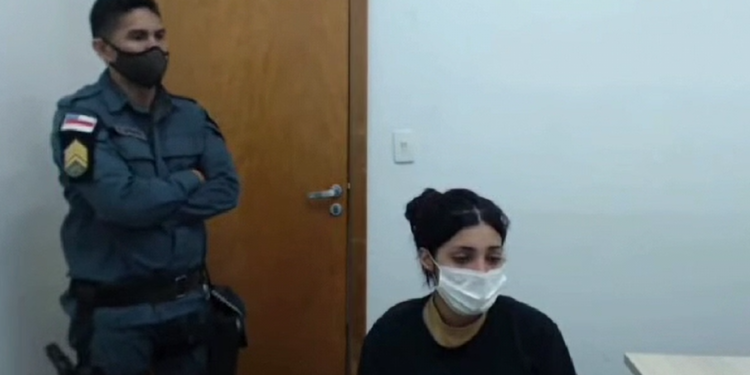 Vaza vídeo da influenciadora Isabelly Aurora durante audiência de custódia em Manaus; veja