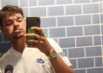 Jovem leva um tiro e morre ao defender irmão caçula em assalto no bairro Petrópolis