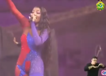 Intérprete de libras viraliza ao representar “chupa a xoxot*” durante show de Ludmilla em Parintins