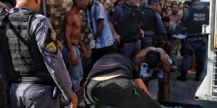 Pistoleiros matam homem com 12 tiros e acertam o sobrinho dele de 3 anos em Manaus