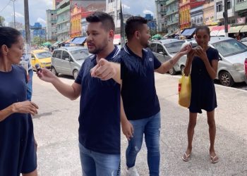 Vídeo: Roosevelt Pinheiro oferece “pedra” à mulher vulnerável na Manaus Moderna: ‘sem noção’