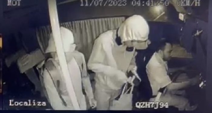 Motoristas relatam terror em três assaltos em micro-ônibus que fazem rotas do Distrito Industrial na mesma madrugada