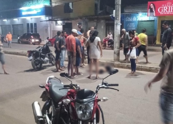 Jovem de 19 anos fica em estado grave ao bater a cabeça em acidente de moto no Iranduba; cenas fortes