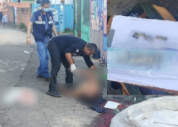 Com a Bíblia nas mãos, homem é assassinado em Manaus 1 ano após a execução do filho