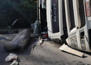 Motorista de carreta tomba e morre ao ser arremessado na pista na BR-174