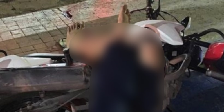 Jovem de 20 anos é executado com 15 tiros em cima de moto no Parque 10