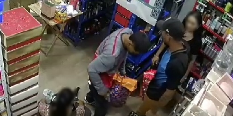 Vídeo mostra ladrões roubando R$ 20 mil de loja O Boticário no Alvorada e trancando vítimas; veja