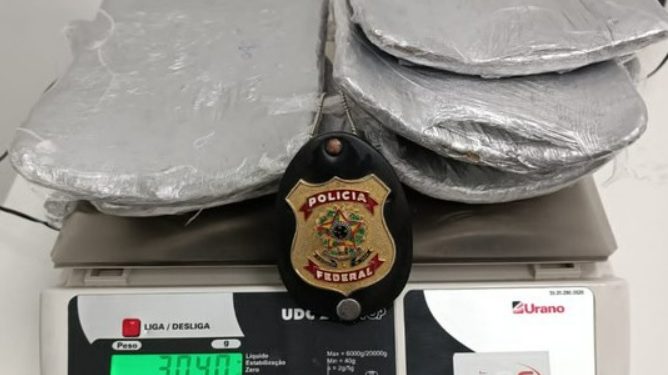 Amazonense tenta esconder cocaína entre as pernas e acaba presa em Belo Horizonte