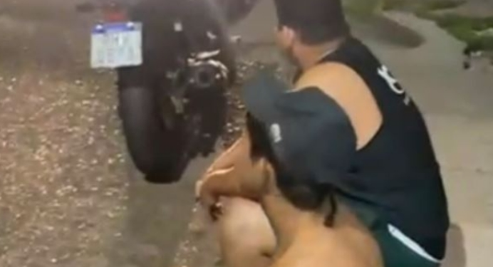 Homens usam cartão roubado de mulher indefesa para comer pizza e acabam presos no Amazonas