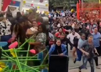 Vídeo: Em inauguração de loja, clientes vão pra porrada por causa de promoção de vassoura