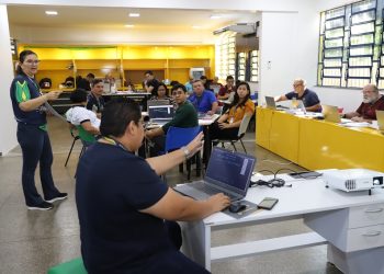 Amazonas define calendário de reposição das aulas perdidas na greve dos professores