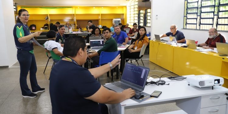 Amazonas define calendário de reposição das aulas perdidas na greve dos professores