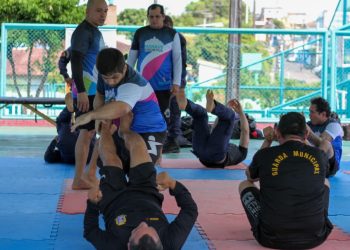 Armada há nove meses, Guarda Municipal de Manaus agora treina defesa pessoal