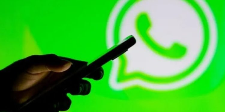 WhatsApp fica fora do ar nesta quarta-feira e usuários espalham memes