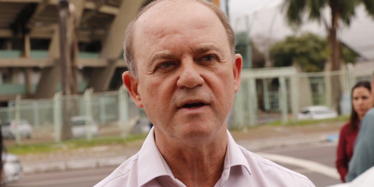 Alvo de operação da PF, governo demite titular da SSP-AM, general Mansur