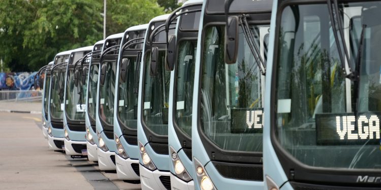 Prefeitura de Manaus entrega 14 novos ônibus nesta terça-feira, 1°/8