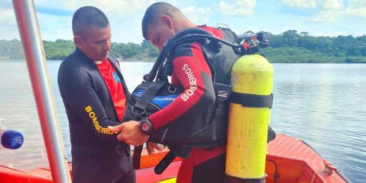 Corpo de homem que caiu da canoa no rio, em Iranduba, é encontrado pelos bombeiros