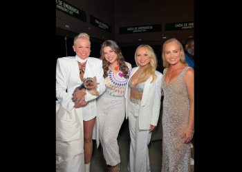 ‘Para tudo que eu zerei a vida’ diz Vivian Amorim em foto com Xuxa, Eliana e Angélica